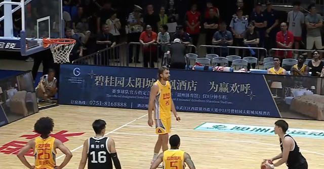 中没有保持, 的微弱优势