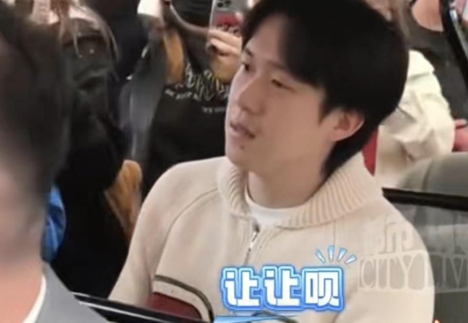 于是他对工 于是他对工